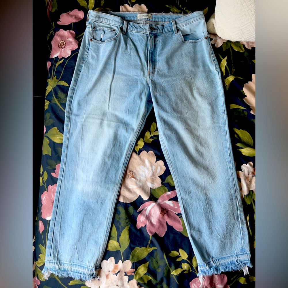 Abercrombie & Fitch high rise mom jean